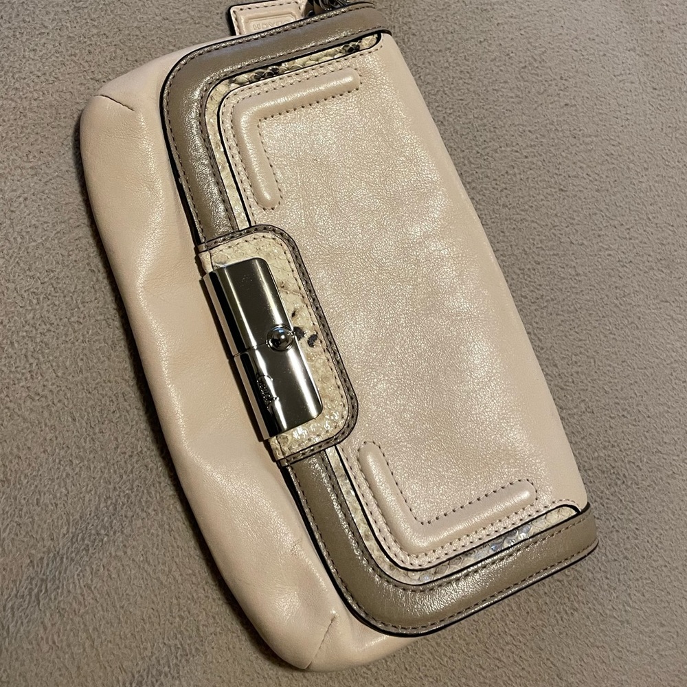 Coach leather wristlet - Coach wallet - Coach - leather clutch - Snakeskin